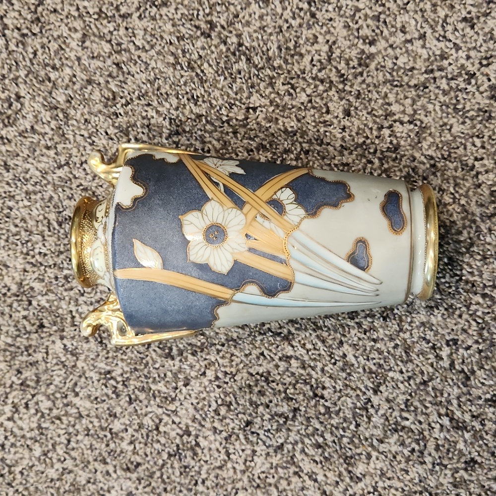 Vintage Nippon vase